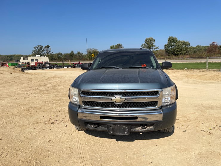 2010-chevrolet-silverado-1500-image-2