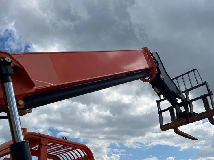 2016-jlg-6036-telescopic-forklift-image-21