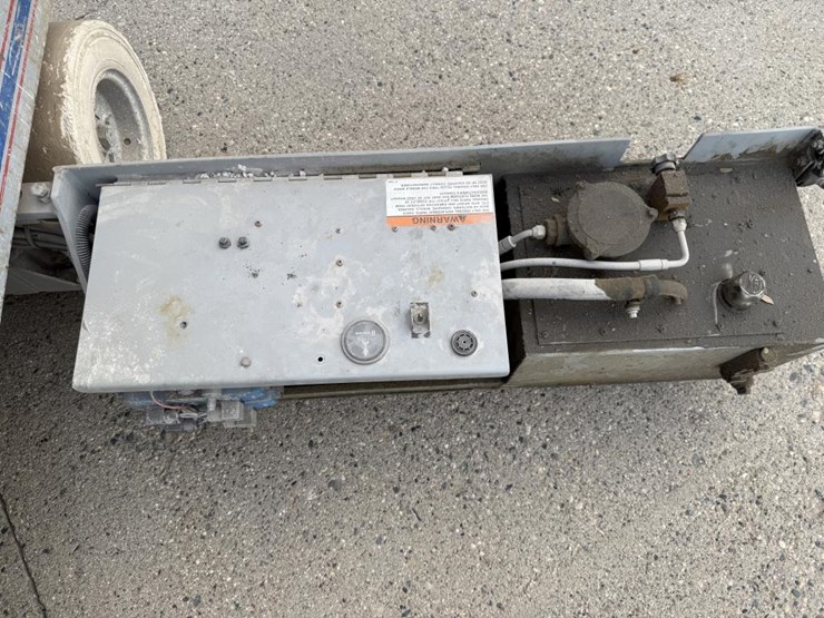 #2147-•-1996-skyjack-sj-3220-scissor-lift-image-30
