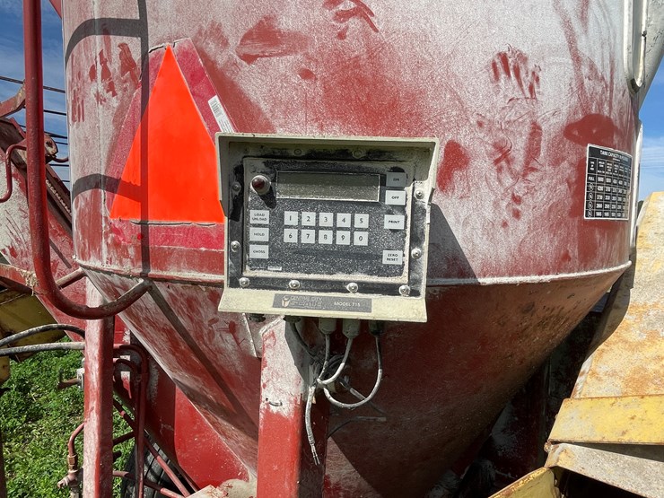 new-holland-355-image-24