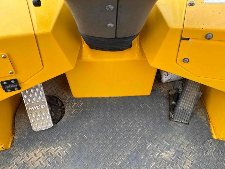 sellick-s80j4e-4-rough-terrain-forklift-image-19