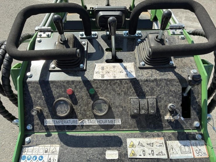 2025-mach-pro-mps340-skid-steer-image-11