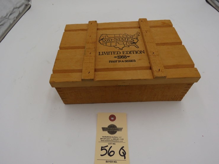 1988-limited-edition-1952-case-600-tractor-group-image-2