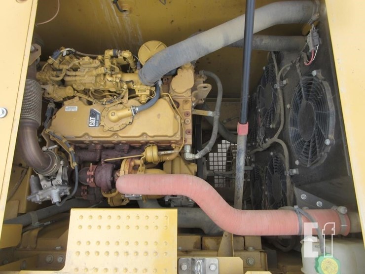 2018-caterpillar-320-image-5