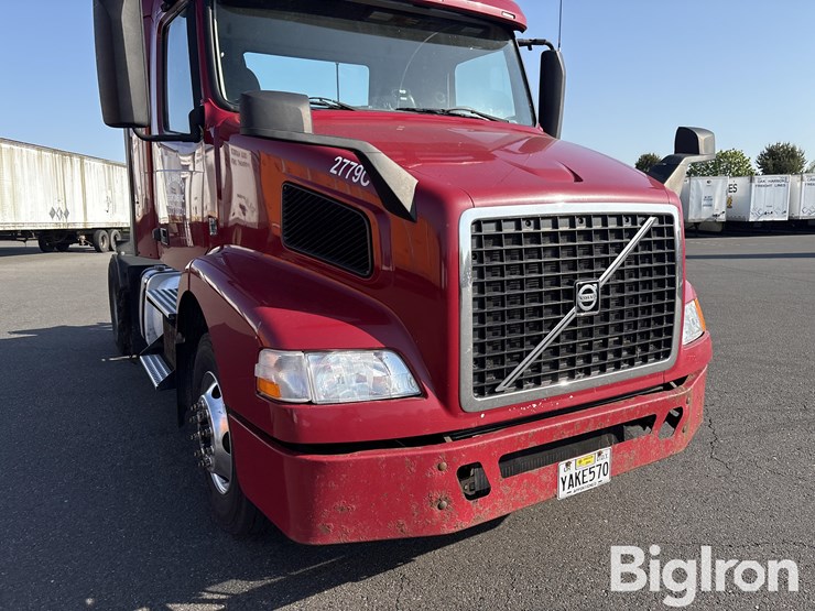 2016-volvo-vnm42t-truck-tractor-image-12