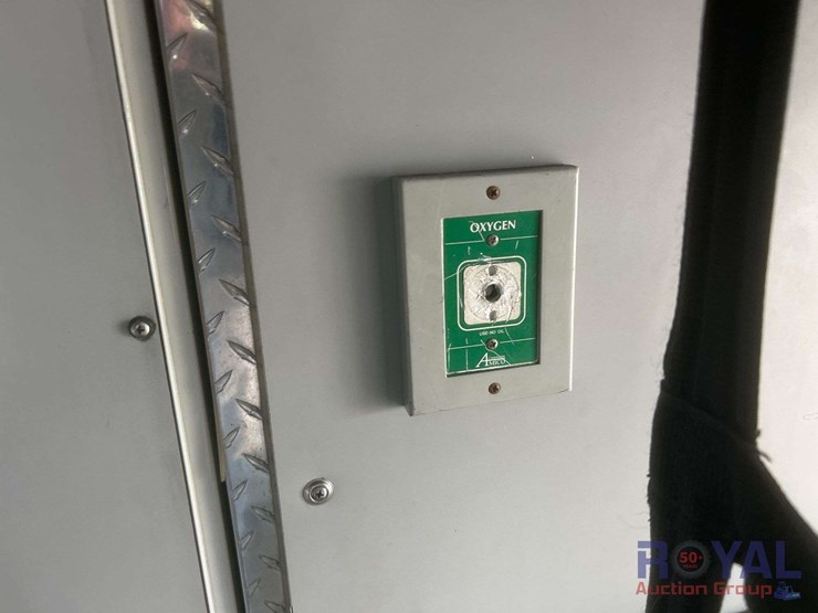 2003-freightliner-fl60-image-48