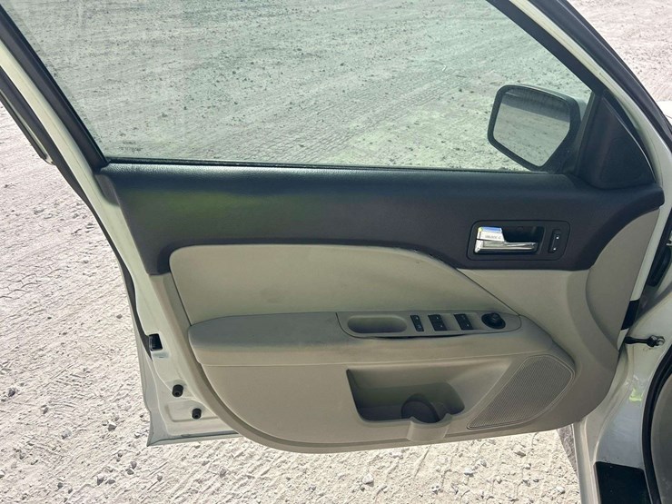 2008-ford-fusion-se-sedan-image-11