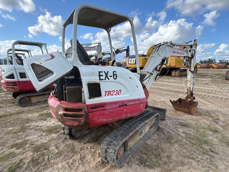 takeuchi-tb230-image-6