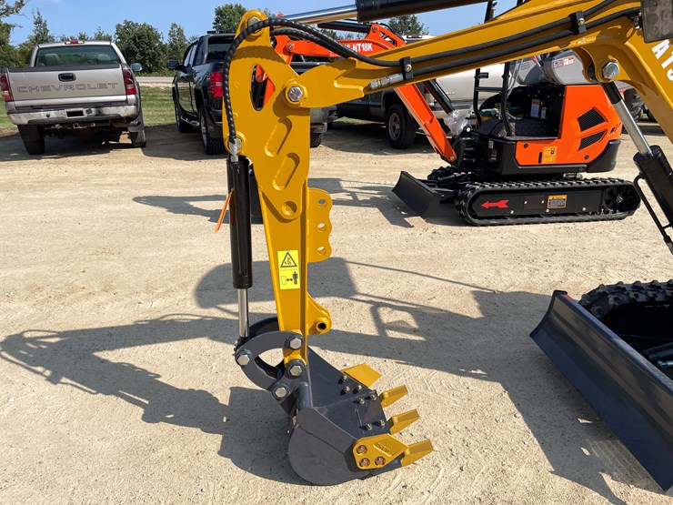 #207-•-new-rt12r-mini-excavator-image-9