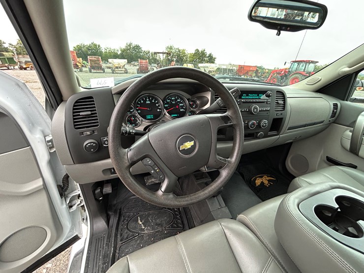 2013-chevrolet-3500-image-11