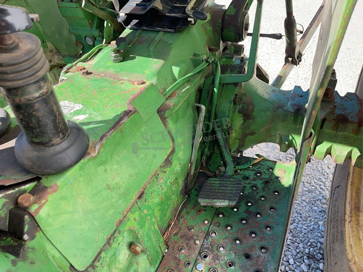 john-deere-2240-image-29