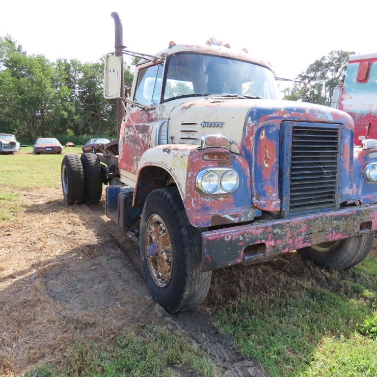 1958 INTERNATIONAL 9