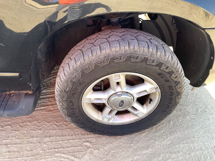 2004-ford-explorer-image-98