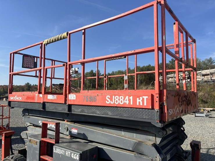 2011-skyjack-sj8841rt-image-25