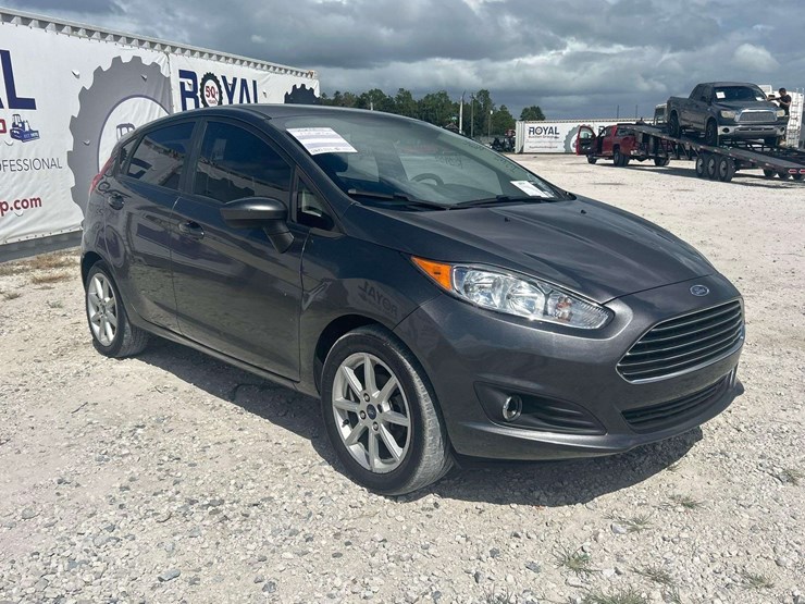 2019-ford-fiesta-se-hatchback-image-2