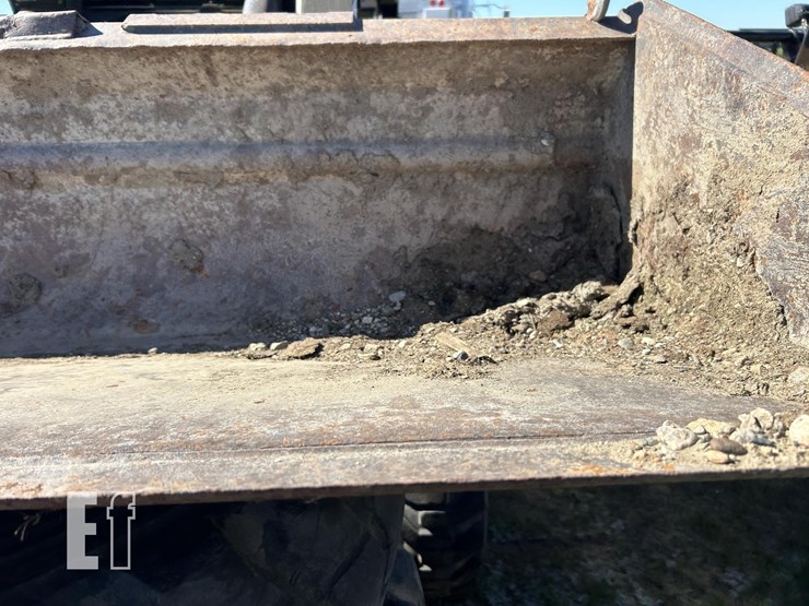 new-holland-lx885-image-24