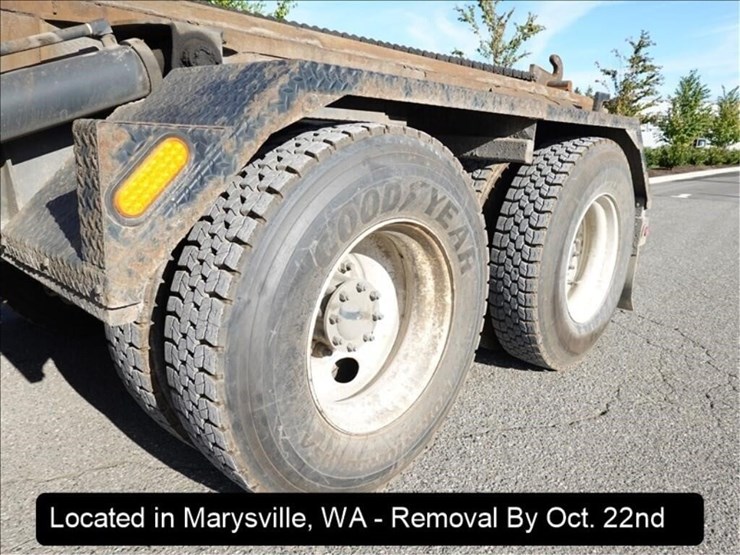 2015-peterbilt-567-image-24