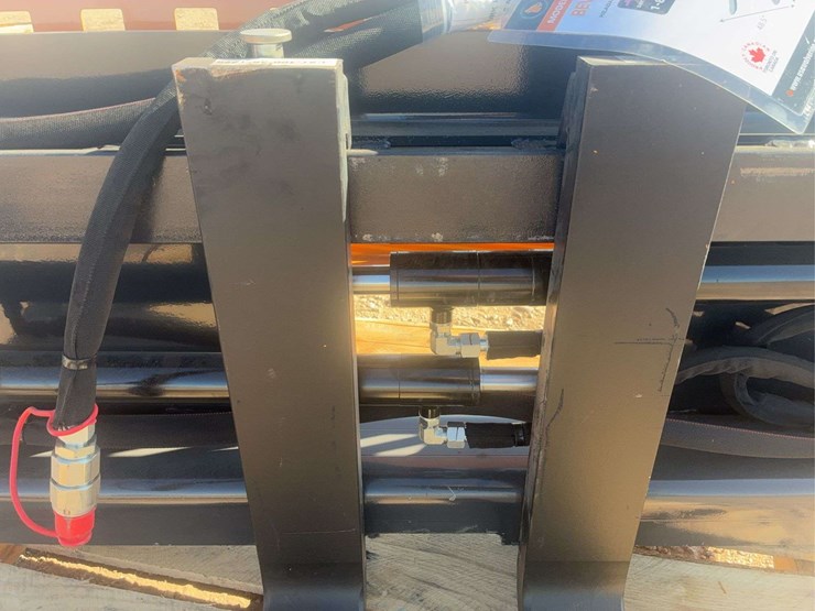 wolverine-adjustable-pallet-fork-image-9