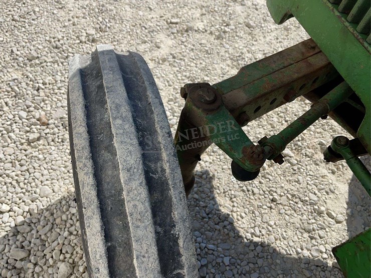 john-deere-2240-image-23