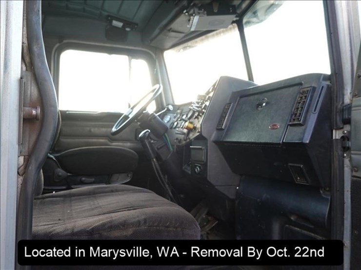 2000-peterbilt-379-image-12