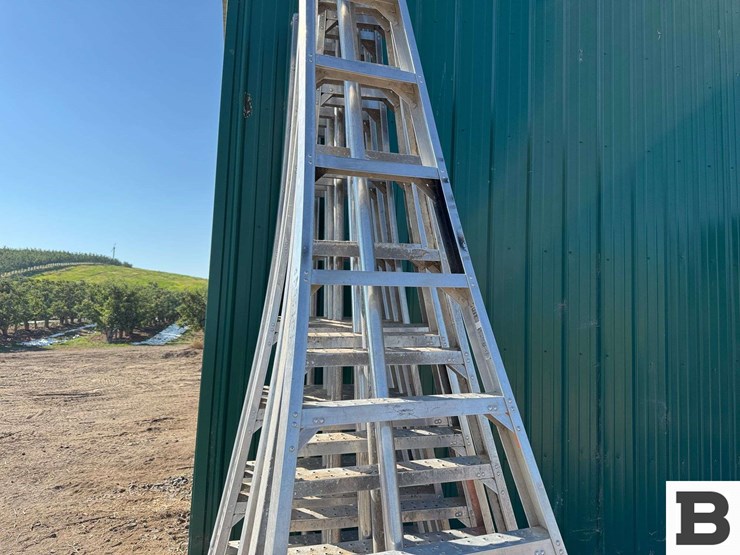 10'-aluminum-orchard-ladders-image-6