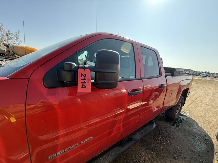 #2114-•-2015-chevrolet-silverado-2500hd-4x4-pickup-truck-image-10