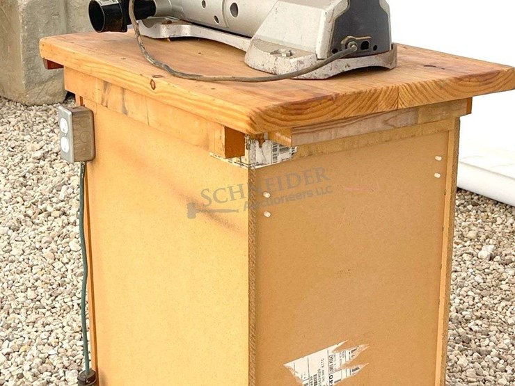 craftsman-16"-variable-speed-scroll-saw-on-stand-image-3