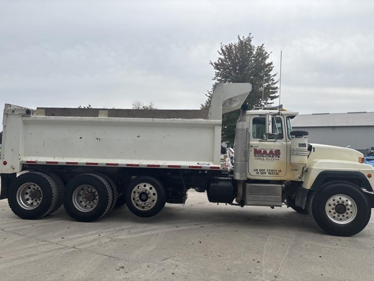 mack-rd688s-image-5