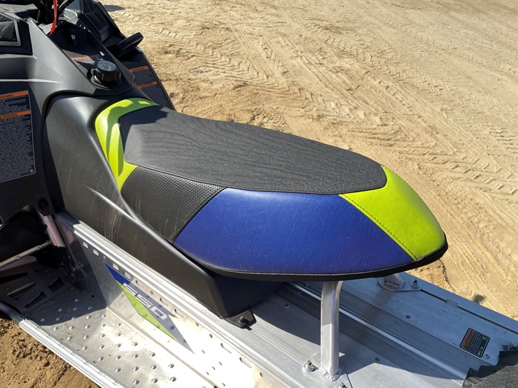 #1897-•-2024-polaris-indy-550-sport-snowmobile-(sells-with-bill-of-sale-only)-image-43