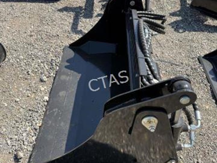#107-•-skid-steer-4-in-1-bucket---39"-image-2