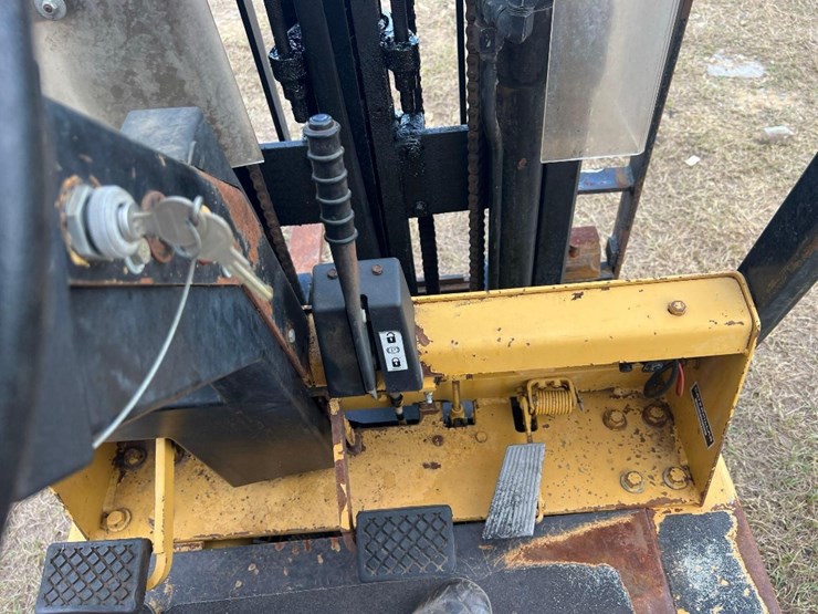 caterpillar-t30d-warehouse-forklift-image-22