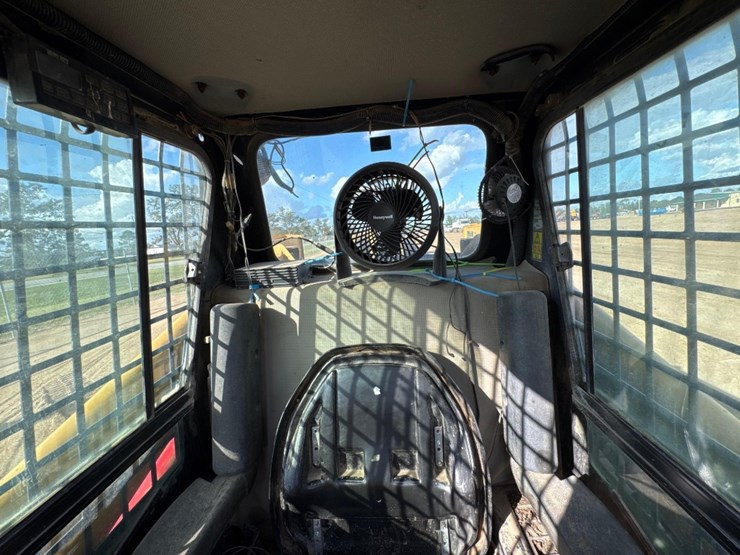 2005-caterpillar-267b-image-28