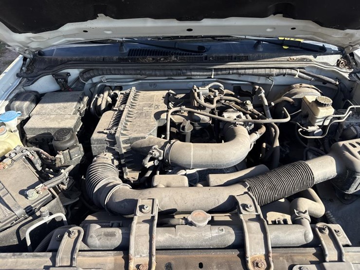 #2906-•-2017-nissan-pickup-truck-image-28