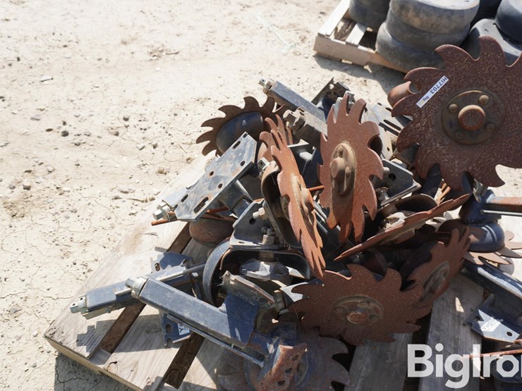 yetter-screw-adjust-trash-managers-image-15