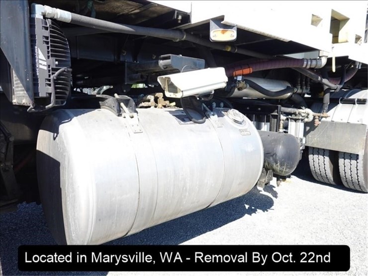 2009-peterbilt-pb320-image-54