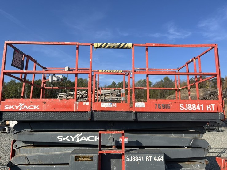 2011-skyjack-sj8841rt-image-23