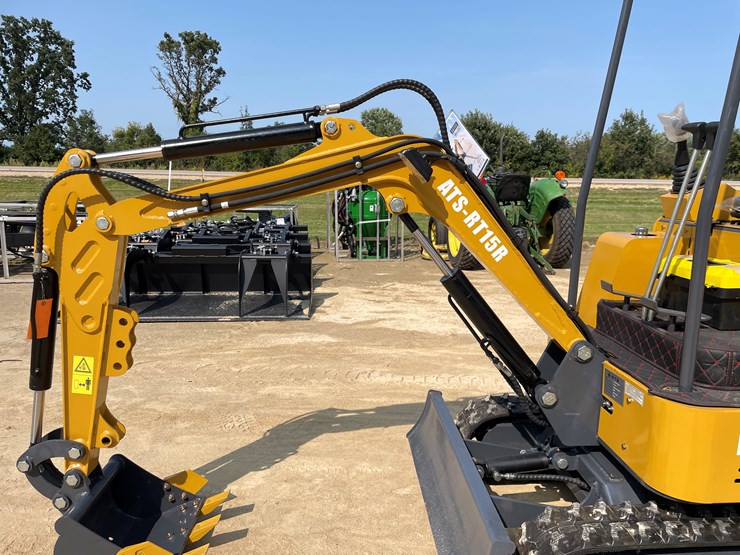 #210-•-new-rt15r-mini-excavator-image-10