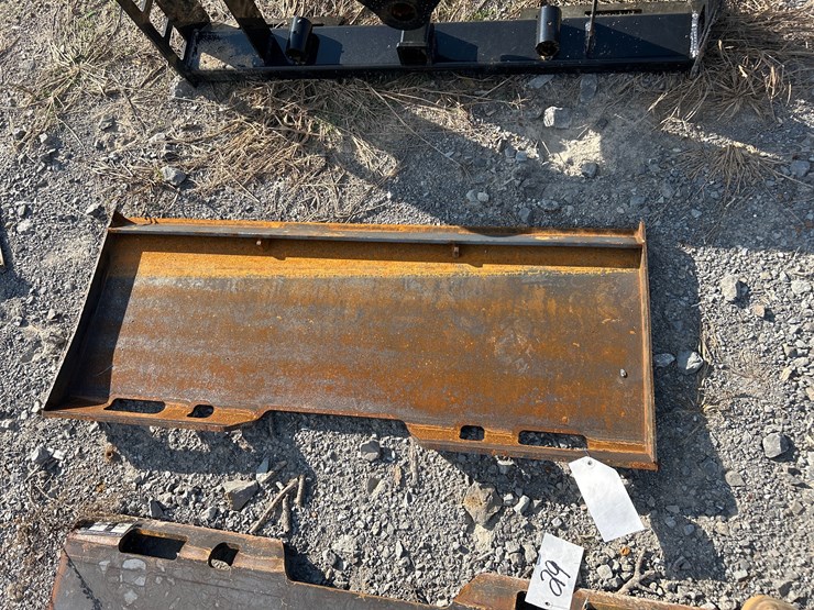 #28-•-(1)-hd-skid-steer-mount-plate-image-1
