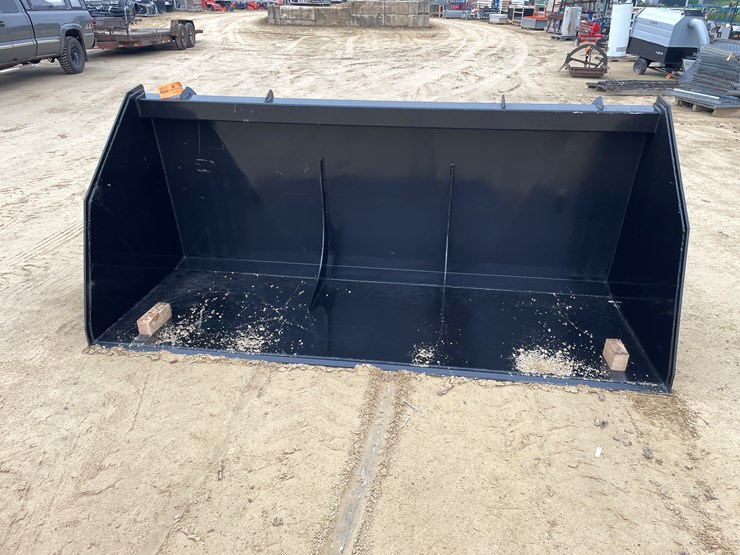 #2011-•-new-kc-oversized-qt-light-material-skid-steer-bucket-image-2