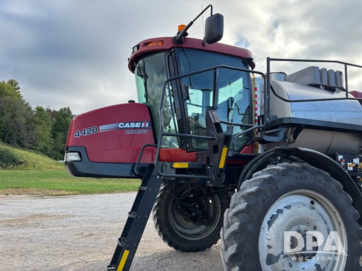 2011-case-ih-patriot-4420-image-10