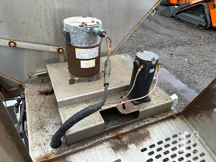 sno-way-4'x8'-stainless-salt-spreader-image-9