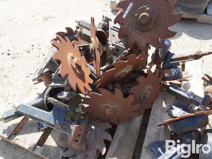 yetter-screw-adjust-trash-managers-image-14