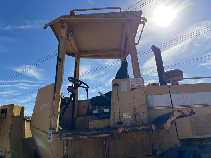 1993-deere-444e-image-17