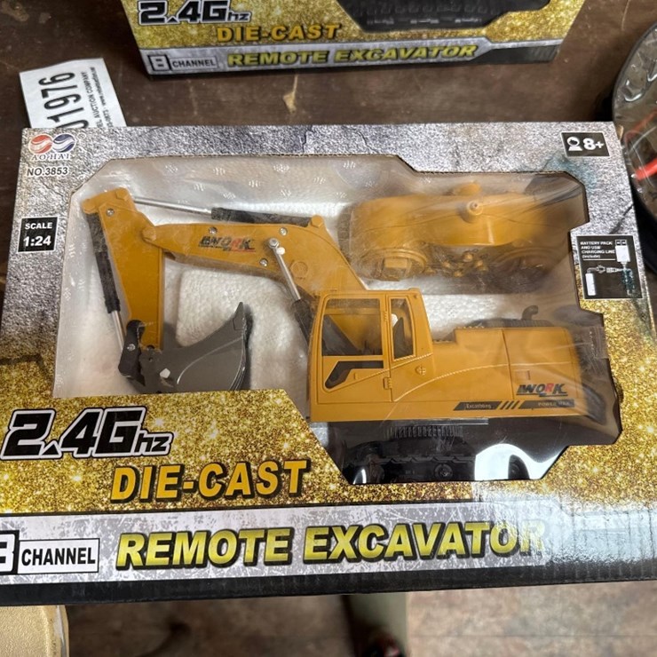 UNUSED TOY DIE-CAST REMOTE CONTROLLED EXCAVATOR