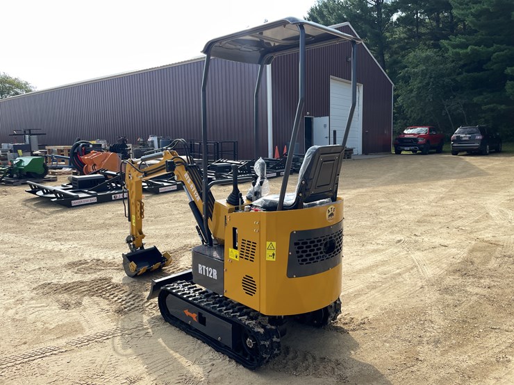 #203-•-new-rt12r-mini-excavator-image-3