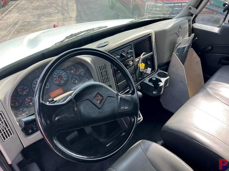 2017-international-durastar-4300-image-12