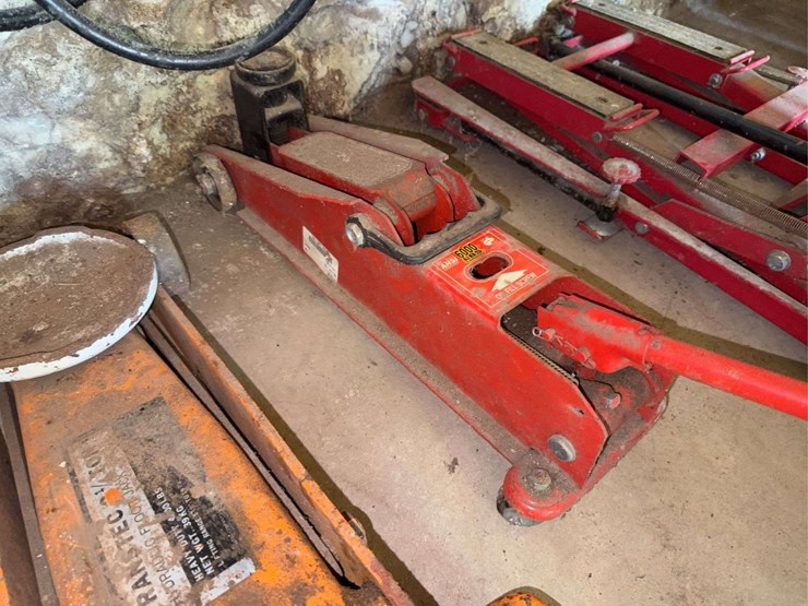 hydraulic-floor-jack-image-5