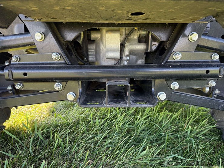 2021-john-deere-gator-image-13