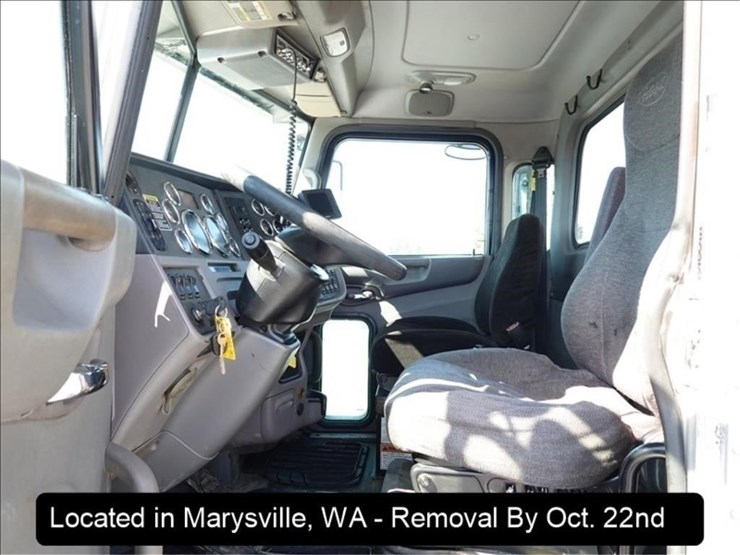 2015-peterbilt-367-image-16