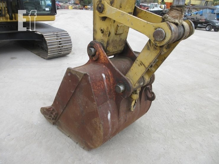2018-caterpillar-320-image-16